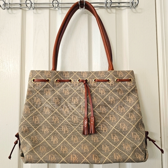Dooney & Bourke Handbags - Dooney & Bourke Tote Bag Like new